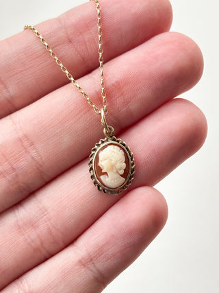 Cameo Pendant | 9ct Gold | 18-Inch Fine Cable Link Chain | 1.00g