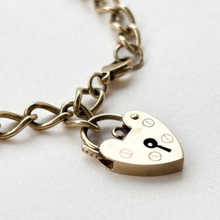 Curb Chain Bracelet with Heart Lock | 9ct Gold | 9.41g | 7.6in