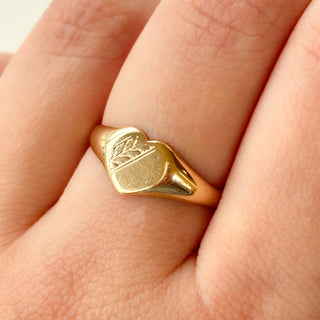 Heart Signet Ring | 9ct Gold | Size R½ | 2.31g