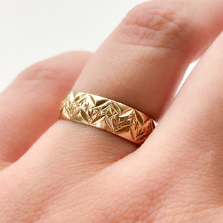 Engraved Cigarette Band Ring | 9ct Gold | 2.3g | Size O