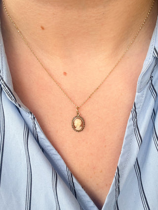 Cameo Pendant | 9ct Gold | 18-Inch Fine Cable Link Chain | 1.00g