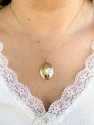 Rose Locket | 9ct Gold | 32mm × 19mm | 5.77g