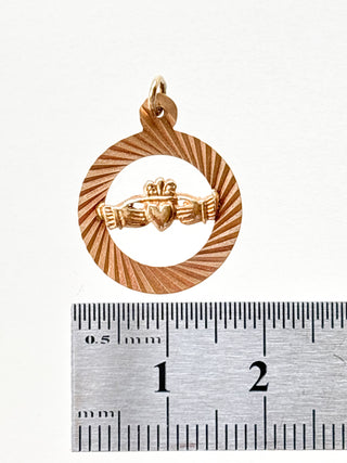 Ridged Circle Claddagh Pendant | 9ct Gold | 1.00g | 18/20Inch Chain, 0.80g