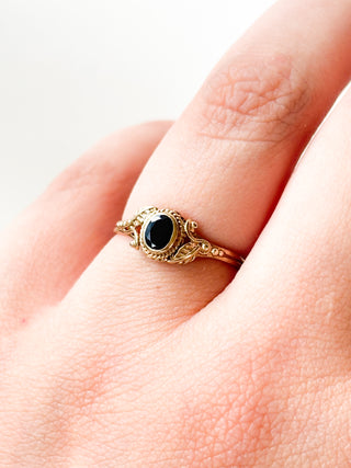 Sapphire Solitaire Ring with Decorative Shoulders | 9ct Gold | Size N | 1.28g
