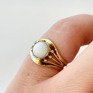 Opal Ring with split shoulders | 14ct Gold | Natural Opal | Size L | 2.41g