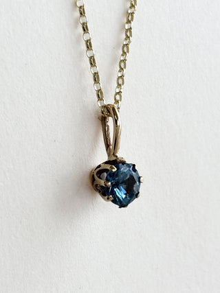 Syn Spinel Pendant | 9ct Gold | 0.56g | 18in Fine Cable Link Chain