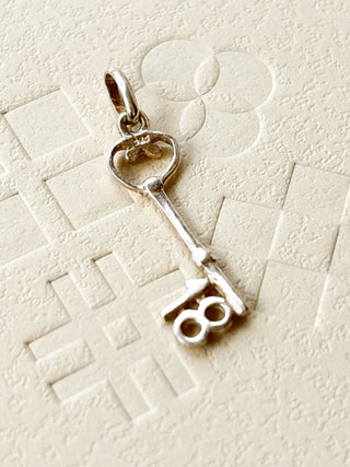 18th Key Pendant | 925 Silver | 0.72g | 18–20-Inch Cable Link Chain