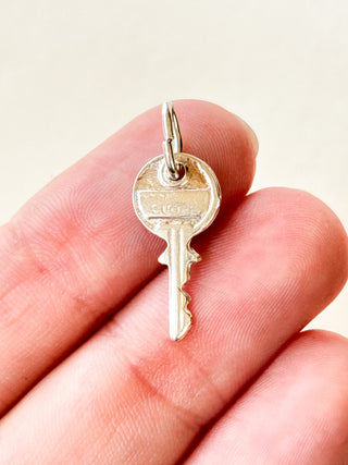 Key Pendant | 925 Silver | 0.82g | 18–20-Inch Cable Link Chain