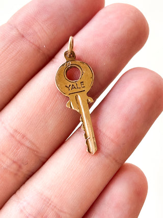 Yale Key Pendant | 9ct Gold | 18-Inch Diamond Anchor Chain | 1.17g