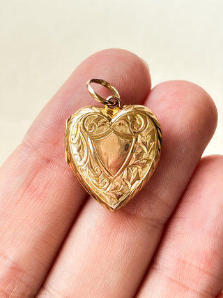 Heart Engraved Locket | Diamond Anchor Chain 18–20-Inch | 9ct Gold | 1.62g