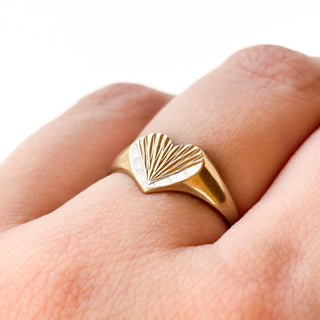 Perfect sale Heart Ring | 9ct Gold | Ridged Engraving | 2.05g | Size N