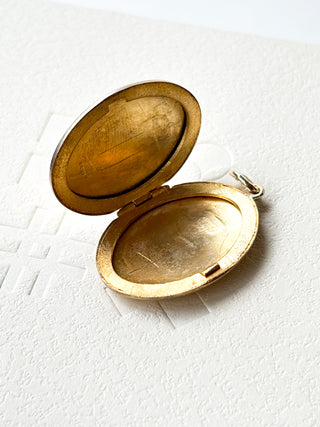 Rose Locket | 9ct Gold | 32mm × 19mm | 5.77g