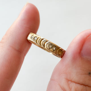 Textured Crystal Band | 9ct Gold | Size M | 2.52g