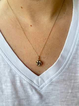 Private Sale - Knot Pendant | 9ct Gold | 1.63g | 18–20-Inch Diamond Anchor Chain