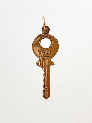 Yale Key Pendant | 9ct Gold | 18-Inch Diamond Anchor Chain | 1.17g