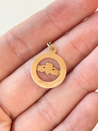Ridged Circle Claddagh Pendant | 9ct Gold | 1.00g | 18/20Inch Chain, 0.80g