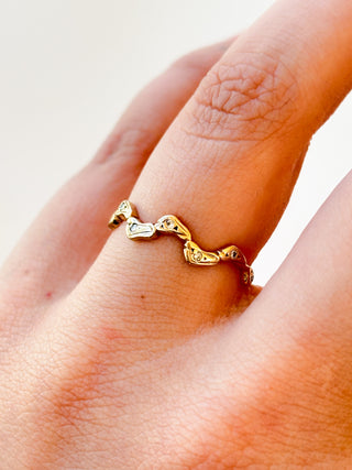 Wavy Band CZ Ring | 9ct Gold | Size O | 1.55g