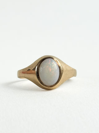 Solitaire Opal | 9ct Gold | Size M½ | 1.42g