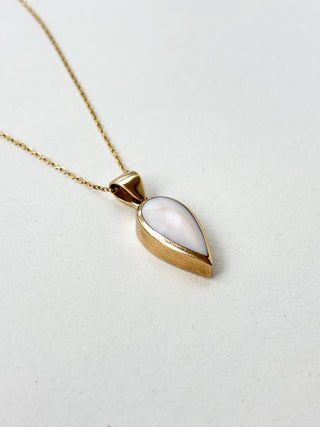 Pale pink mother of Pearl Bezel Set Teardrop Pendant | 9ct Gold | 24mm × 8mm | 2.92g