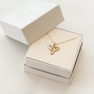 Trinity Knot Pendant| 9ct Gold | 18 Inch Fine Cable link Chain | 2g