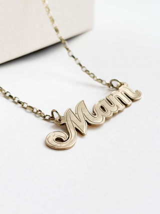 Mam Necklace | 9ct Gold | Cursive Font | 3.81g | 18in Fine Cable Link Chain