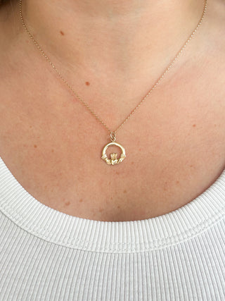Claddagh Pendant | 9ct Gold | 18-Inch Fine Cable Link Chain | 1.01g