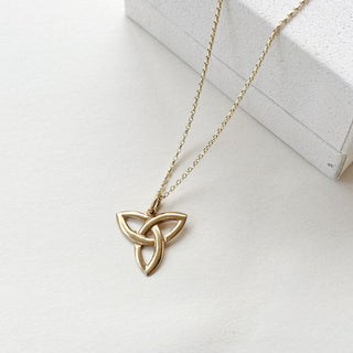 Trinity Knot Pendant| 9ct Gold | 18 Inch Fine Cable link Chain | 2g