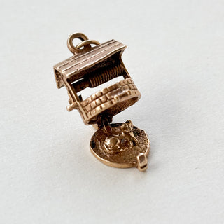 Cat at the End of the Well | 9ct Gold | With 18in Fine Cable Link Chain | 4.06g