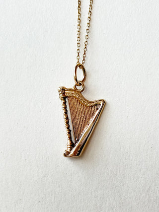 Flat Harp Pendant with Spiral Detail | 9ct Gold | 2.04g | 25mm x 18mm | 18/20Inch Chain, 0.80g