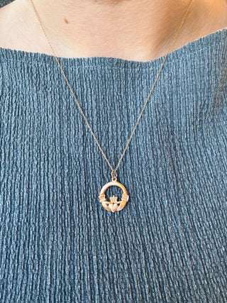 Reversible Claddagh Pendant | 9ct Gold | 1.96g | 18/20Inch Chain, 0.80g