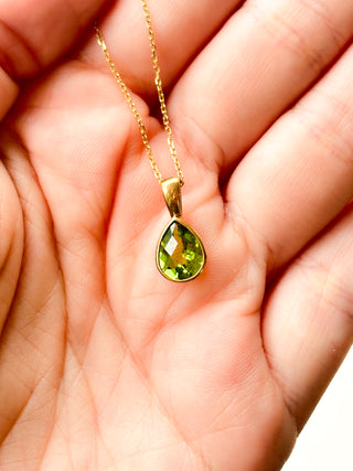 Pear-Shaped Green Stone Pendant | 9ct Gold | 0.94g | 16mm