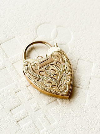 Heart Engraved Padlock Pendant | 9ct Gold | 2.90g | Diamond Anchor Chain 18–20-Inch