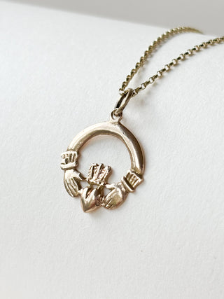 Claddagh Pendant | 9ct Gold | 18-Inch Fine Cable Link Chain | 0.81g
