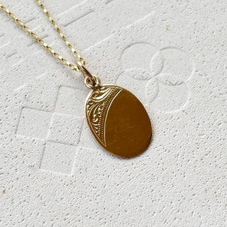 No. 8 Oval Engraved Pendant | 9ct Gold | 0.73g | 18" Fine Cable Link Chain