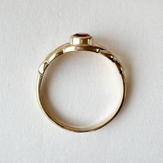 Celtic Band Garnet | 9ct Gold | Size N | 1.88g