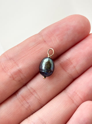 Green Pearl Pendant | 9ct Gold | 0.75g