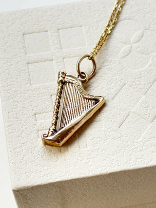 Flat Harp Pendant with Spiral Detail | 9ct Gold | 2.04g | 25mm x 18mm | 18/20Inch Chain, 0.80g