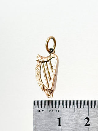 Small Engraved Harp Pendant | 9ct Gold | 1.31g | 18/20Inch Chain, 0.80g