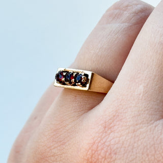 Garnet Trilogy Ring | 9ct Gold | Size N | 2.30g
