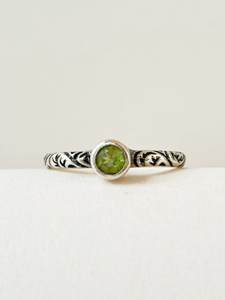 Peridot Solitaire Engraved Band Ring | 925 Silver | Size M½ | 1.79g