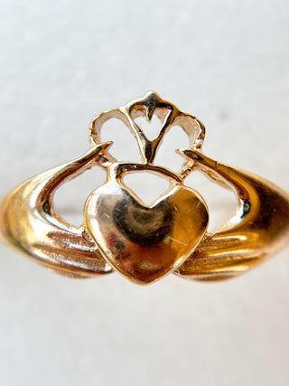 Modern Claddagh Ring | 9ct Gold | Size O | 1.93g