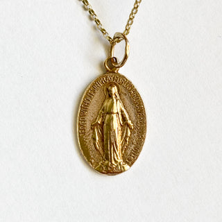 Miraculous Medal Pendant | 9ct Gold | 1.3cm x 2cm | 1.54g (2.67g with Chain)