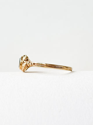 Sapphire Solitaire Ring with Decorative Shoulders | 9ct Gold | Size N | 1.28g