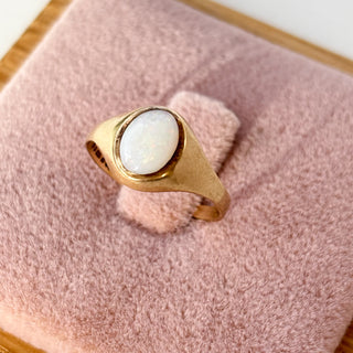 Solitaire Opal | 9ct Gold | Size M½ | 1.42g