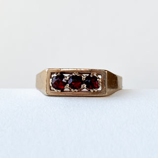 Garnet Trilogy Ring | 9ct Gold | Size N | 2.30g