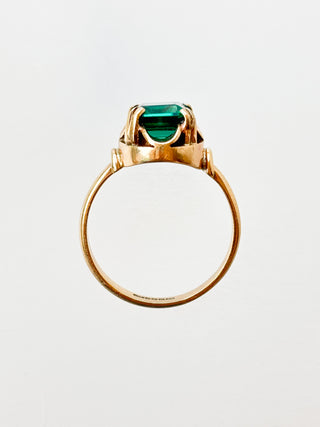 Green Glass Rectangular Ring with Decorative Shoulders | 9ct Gold | Size P | 3.45g