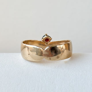 Chevron Band Red Stone | 9ct Gold | Size M | 2.27g