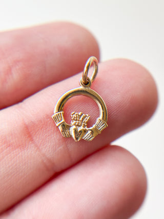 Small Claddagh Pendant | 9ct Gold | 18-Inch Fine Diamond Anchor Chain | 0.56g