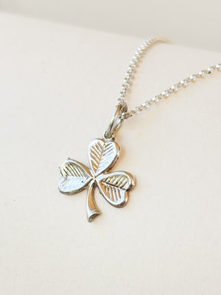 Shamrock Pendant | Silver | 18-Inch Fine Cable Link Chain | Total 3.29g (Pendant 1.30g)