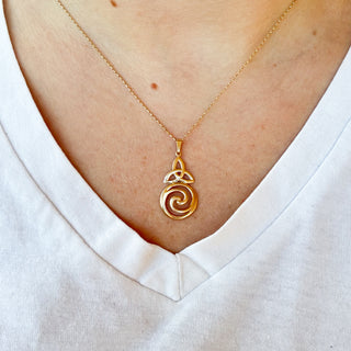 Trinity Knot with Spiral | 14ct Gold | 3cm Length | 1.76g | 18in fine cable link chain